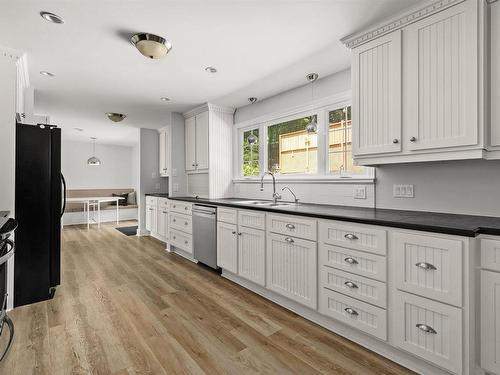 6201 Regina Terrace, Halifax, NS - Indoor Photo Showing Kitchen