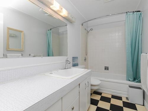 6201 Regina Terrace, Halifax, NS - Indoor Photo Showing Bathroom