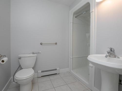 6201 Regina Terrace, Halifax, NS - Indoor Photo Showing Bathroom