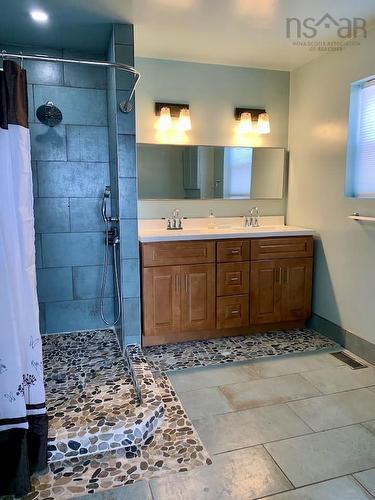 146 Pinky Creek Road, Parrsboro, NS - Indoor Photo Showing Bathroom