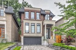 102 PARKLEA DRIVE Toronto, ON M4G 2J8