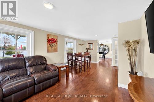 362 Short Point Road, Rideau Lakes, ON - Indoor Photo Showing Living Room