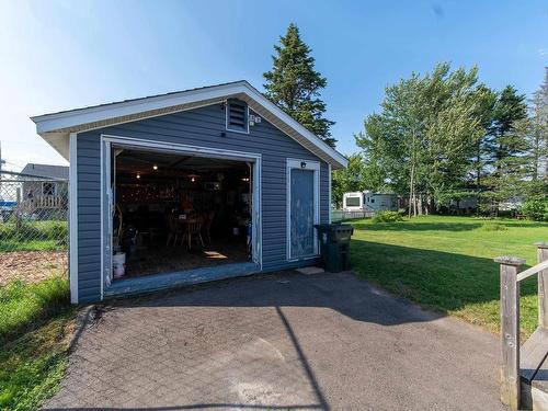 5 Edgewood Avenue, Amherst, NS - Outdoor