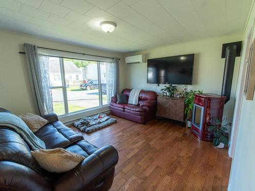 5 Edgewood Avenue, Amherst, NS - Indoor Photo Showing Living Room