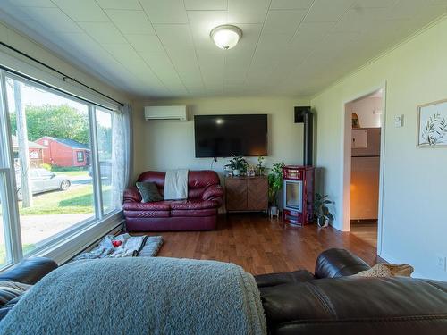5 Edgewood Avenue, Amherst, NS - Indoor Photo Showing Living Room