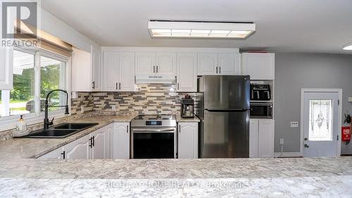 2988 25Th Sideroad, Innisfil, ON - Indoor Photo Showing Kitchen With Double Sink With Upgraded Kitchen