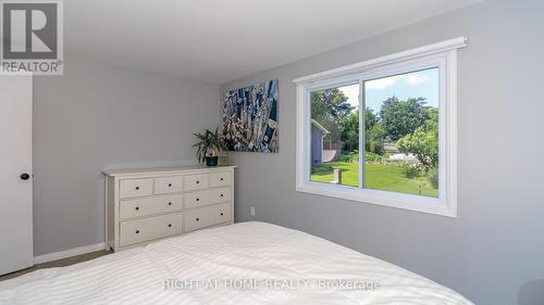 2988 25Th Sideroad, Innisfil, ON - Indoor Photo Showing Bedroom
