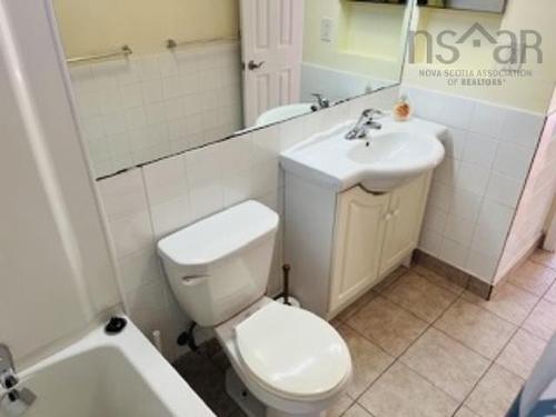2167-2175 Windsor Street, Halifax, NS - Indoor Photo Showing Bathroom