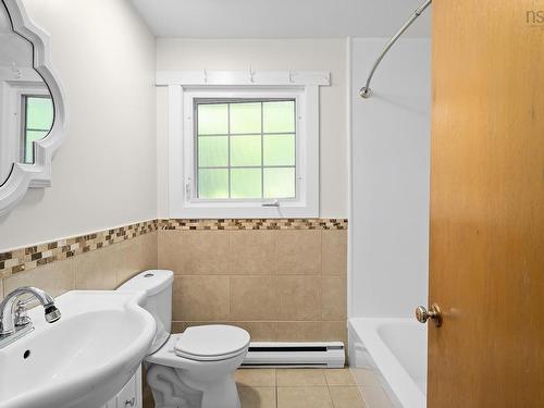 241 & 239 Lockview Road, Fall River, NS - Indoor Photo Showing Bathroom