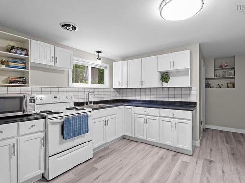 241 & 239 Lockview Road, Fall River, NS - Indoor Photo Showing Kitchen