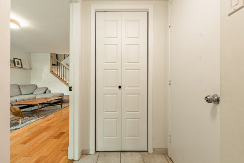 Hall d'entrée/Vestibule - 237 Place Du Mans, Saint-Lambert, QC - Indoor Photo Showing Other Room