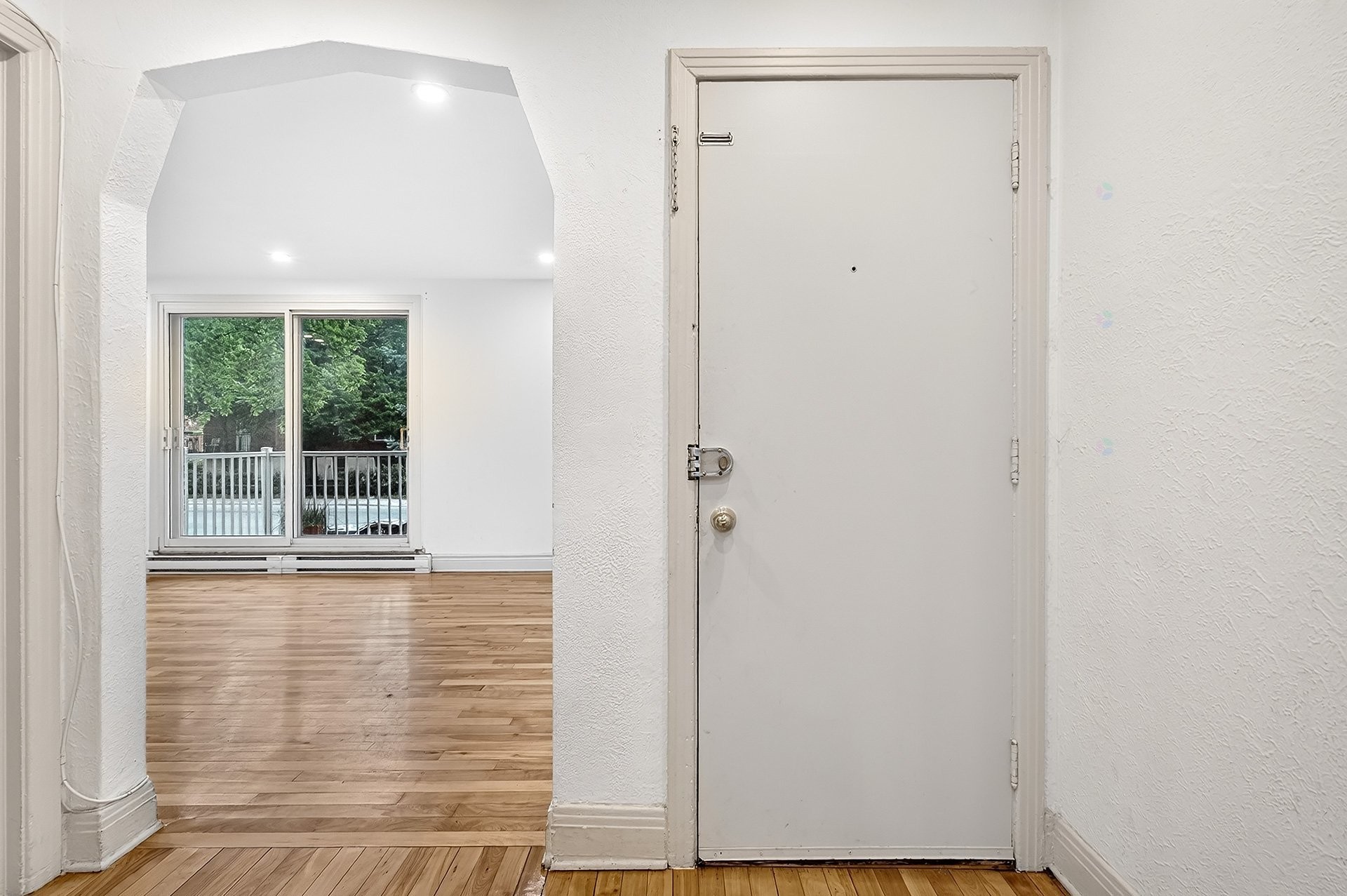 3 3931 Av Barclay — photo 2