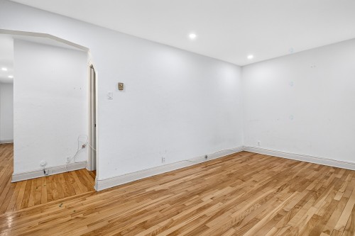Living Room - 3-3941 Av. Barclay, Montréal (Côte-Des-Neiges/Notre-Dame-De-Grâce), QC - Indoor Photo Showing Other Room