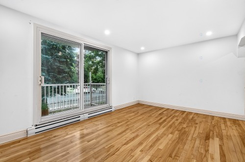 Living Room - 3-3941 Av. Barclay, Montréal (Côte-Des-Neiges/Notre-Dame-De-Grâce), QC - Indoor Photo Showing Other Room