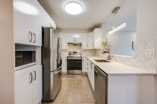 Cuisine - 3-6020 Boul. Chevrier, Brossard, QC - Indoor Photo Showing Kitchen With Upgraded Kitchen