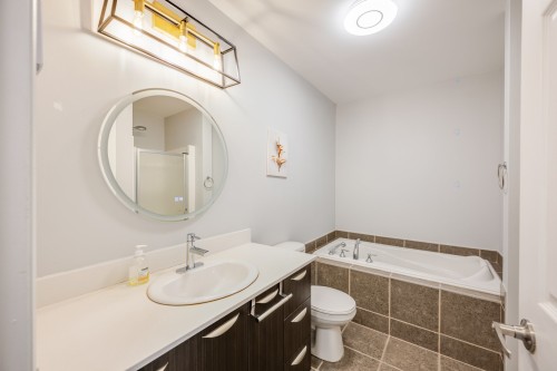 Salle de bains - 3-6020 Boul. Chevrier, Brossard, QC - Indoor Photo Showing Bathroom