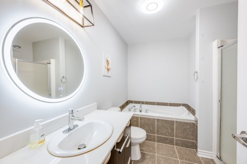 Salle de bains - 3-6020 Boul. Chevrier, Brossard, QC - Indoor Photo Showing Bathroom