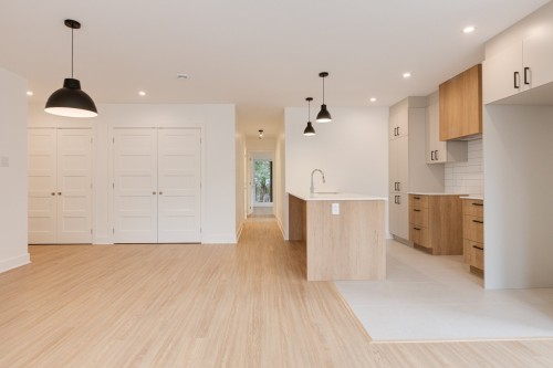 10833 Av. Lausanne  Montréal (Montréal-Nord), QC H1H 5B6