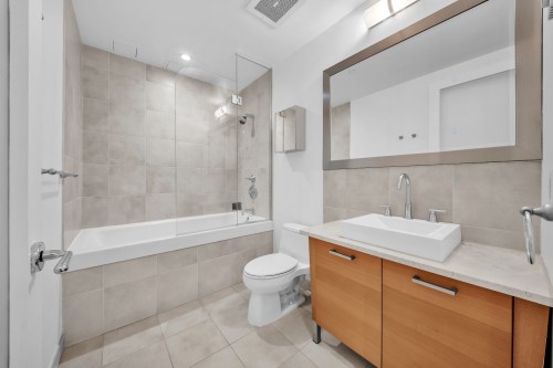 Bathroom - P1-302-3419 Av. Henri-Julien, Montréal (Le Plateau-Mont-Royal), QC - Indoor Photo Showing Bathroom
