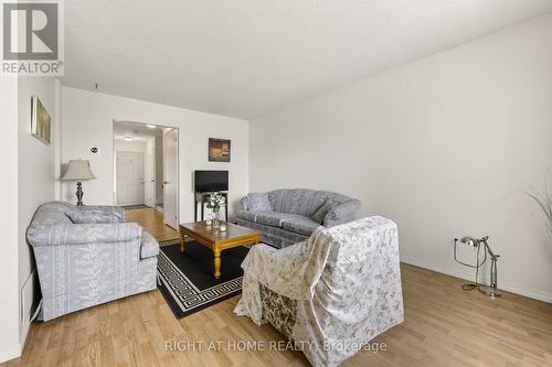 47 - 2 Bernick Drive, Barrie, ON - Indoor Photo Showing Living Room