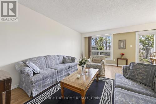 47 - 2 Bernick Drive, Barrie, ON - Indoor Photo Showing Living Room
