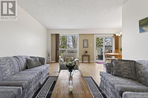 47 - 2 Bernick Drive, Barrie, ON - Indoor Photo Showing Living Room