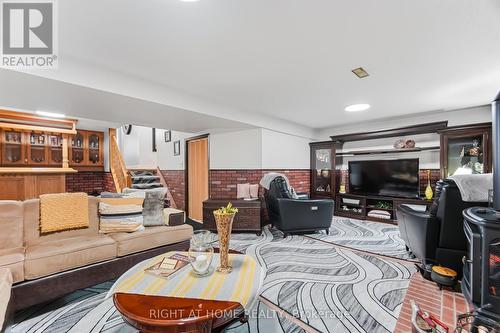 3938 Midhurst Lane, Mississauga, ON - Indoor Photo Showing Living Room