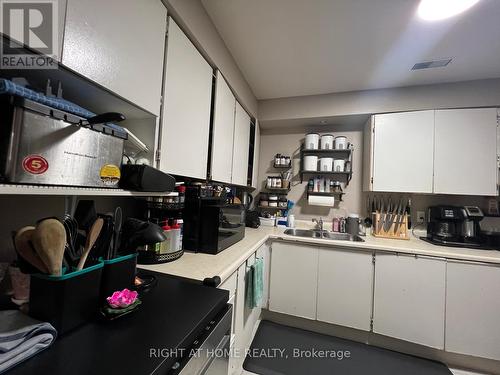 81 - 135 Chalmers Street S, Cambridge, ON - Indoor Photo Showing Kitchen With Double Sink