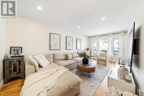 494 Ferguson Avenue N, Hamilton, ON - Indoor Photo Showing Living Room