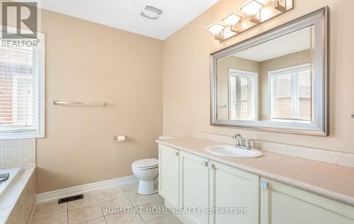 3852 Bloomington Crescent, Mississauga, ON - Indoor Photo Showing Bathroom