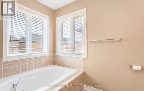 3852 Bloomington Crescent, Mississauga, ON - Indoor Photo Showing Bathroom