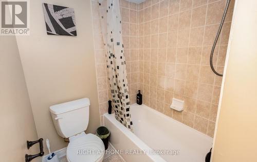 3852 Bloomington Crescent, Mississauga, ON - Indoor Photo Showing Bathroom