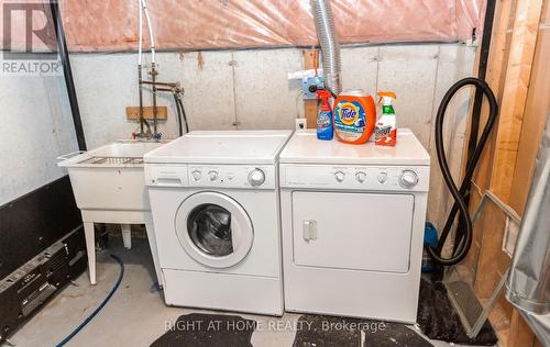 3852 Bloomington Crescent, Mississauga, ON - Indoor Photo Showing Laundry Room