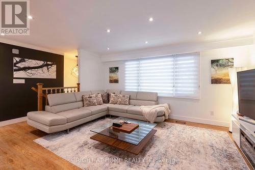 212 Lockhart Drive, St. Catharines, ON - Indoor Photo Showing Living Room