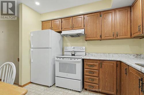23 Northwood Crescent, Guelph (Willow West/Sugarbush/West Acres), ON - Indoor Photo Showing Kitchen