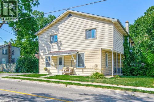 Two-story residence featuring light-colored siding and a covered front entry - 819 Duke Street, Cambridge, ON - Outdoor