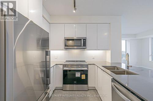 710 - 3260 Sheppard Avenue E, Toronto, ON - Indoor Photo Showing Kitchen With Double Sink With Upgraded Kitchen