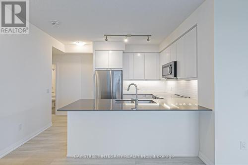 710 - 3260 Sheppard Avenue E, Toronto, ON - Indoor Photo Showing Kitchen With Double Sink