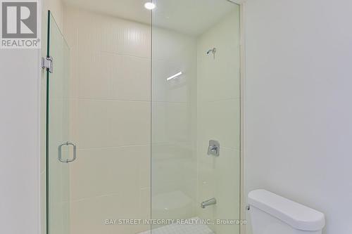 710 - 3260 Sheppard Avenue E, Toronto, ON - Indoor Photo Showing Bathroom