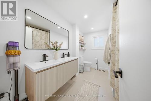 28 Debby Crescent, Brantford, ON - Indoor Photo Showing Bathroom