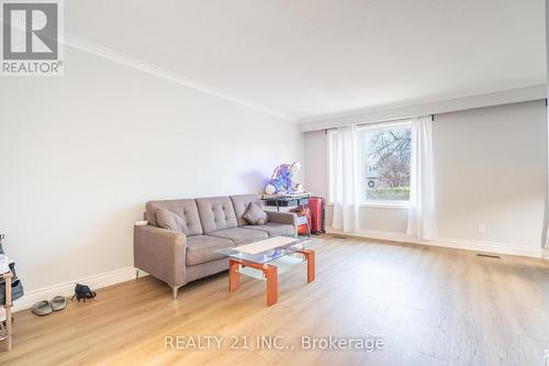 7 BRIGHTSIDE DRIVE , Toronto, Ontario M1E 3Y8 5