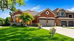 Beautiful Curb appeal - 