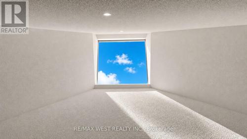 Foyer Skylight - 71 Gidleigh Park Crescent, Vaughan, ON - Indoor Photo Showing Other Room