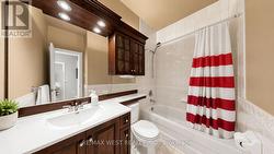 Main Washroom - 