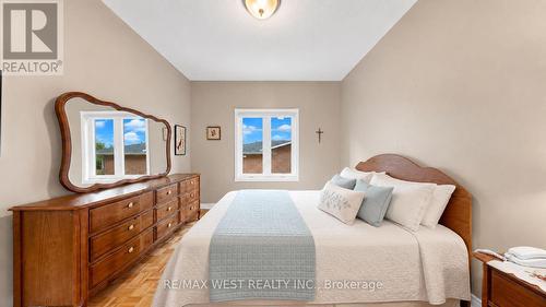 Bright Third Bedroom with Large Window - 71 Gidleigh Park Crescent, Vaughan, ON - Indoor Photo Showing Bedroom