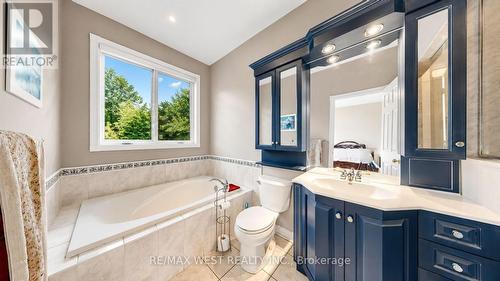 Primary Ensuite with Soaker Tub & Glass Shower - 71 Gidleigh Park Crescent, Vaughan, ON - Indoor Photo Showing Bathroom