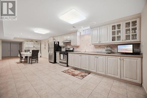 222 Caproni Drive, Vaughan, ON - Indoor Photo Showing Kitchen