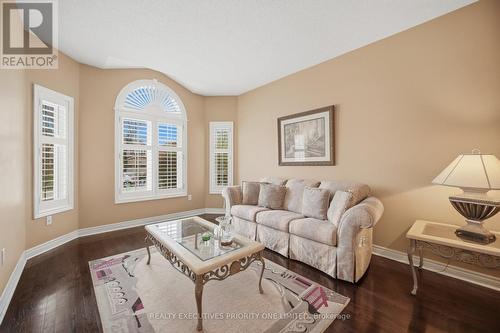 222 Caproni Drive, Vaughan, ON - Indoor Photo Showing Living Room