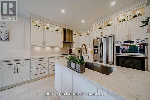 111 Forecastle Road, Vaughan, ON - Indoor Photo Showing Kitchen With Upgraded Kitchen