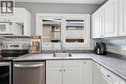 917 S Avenue N, Saskatoon, SK - Indoor Photo Showing Kitchen
